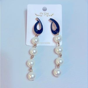 Cute pearl earring